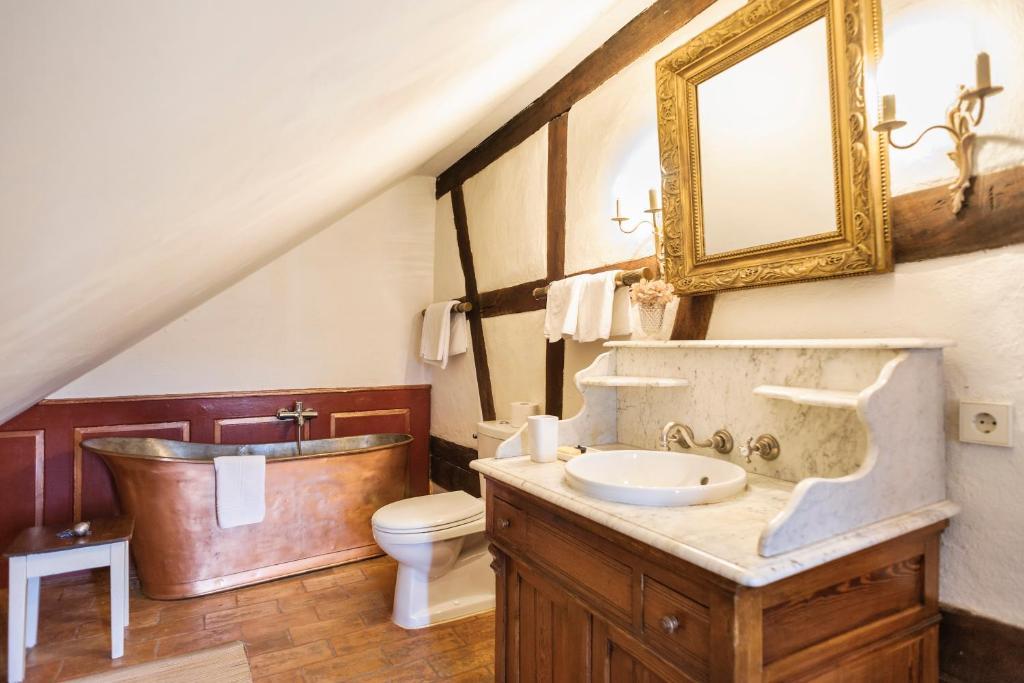 De Charme 'zum Schiff' Hotel Iffezheim